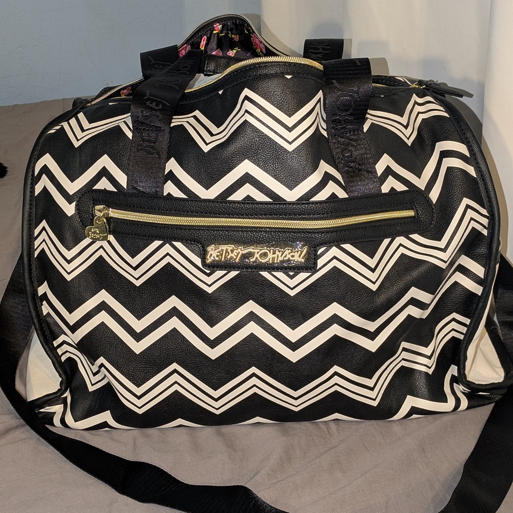 Betsey Johnson Duffle Bag 🛍️